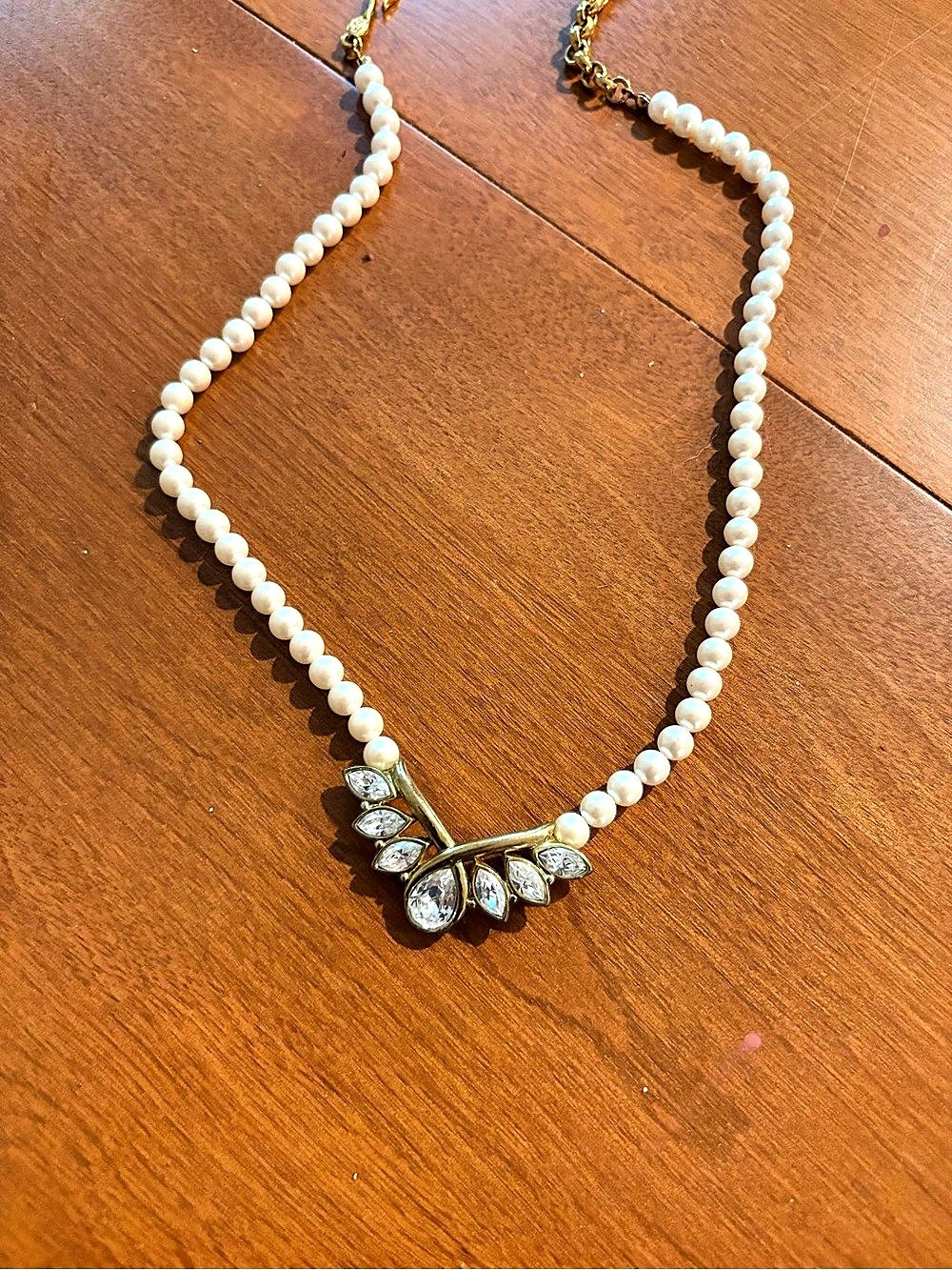 Pearl Pendant Necklace in White & Gold Like New - Picture 1 of 2